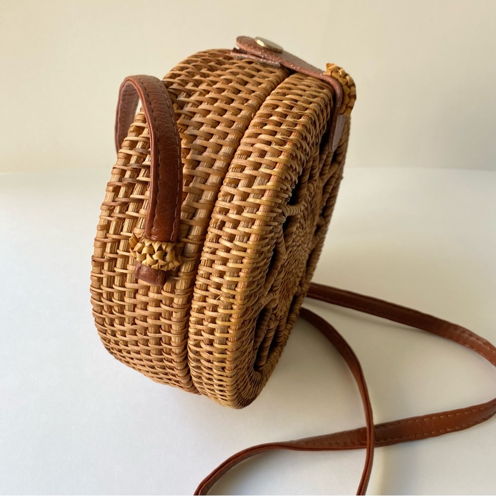 Round Rattan Crossbody Purse - Picture 4 of 7
